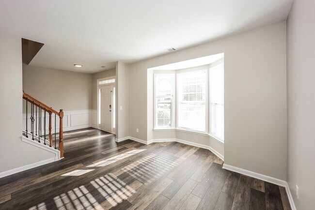 Building Photo - 10 Carlisle St