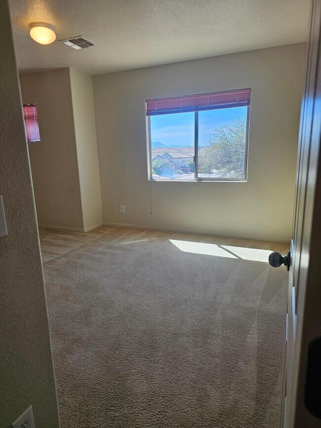 Building Photo - 900 Estancia Dr