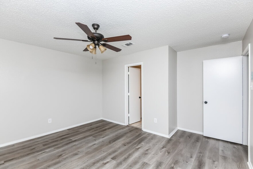 Building Photo - 1504 Woodhall Way