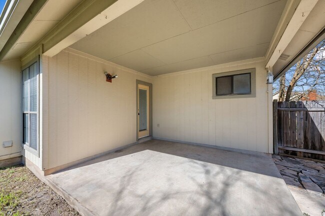 Building Photo - 2109 Boxwood Path
