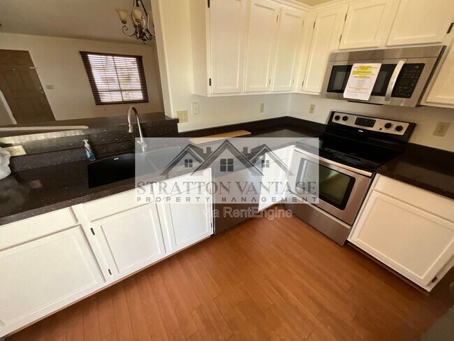 Building Photo - 8207 W Palmaire Ave