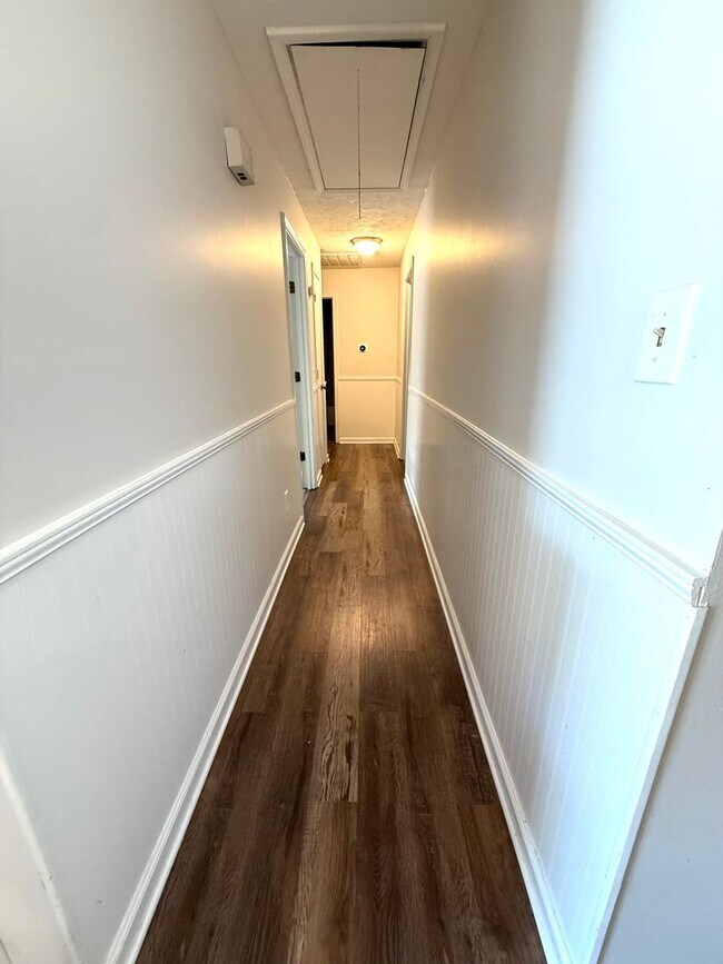 Building Photo - Renovated 3 bedroom 2 bath Ranch