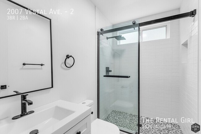 Building Photo - Gorgeous 3 Bed/2 Bath in Echo Park! | Secl...