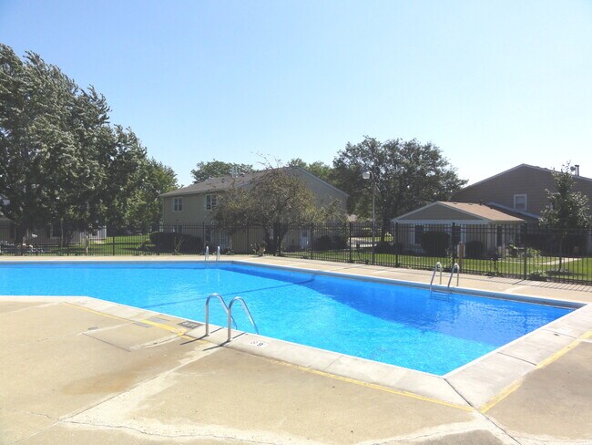 Building Photo - 362 Farmington Ln