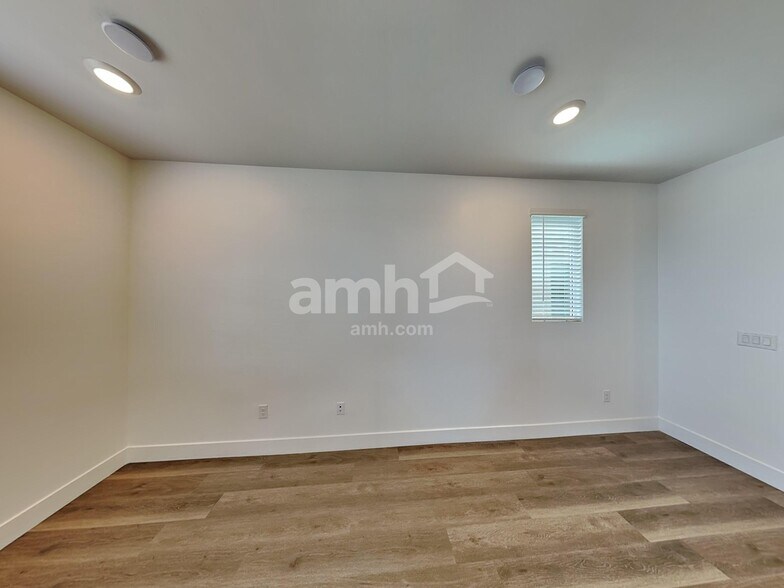 Building Photo - 9635 Harkes Dr