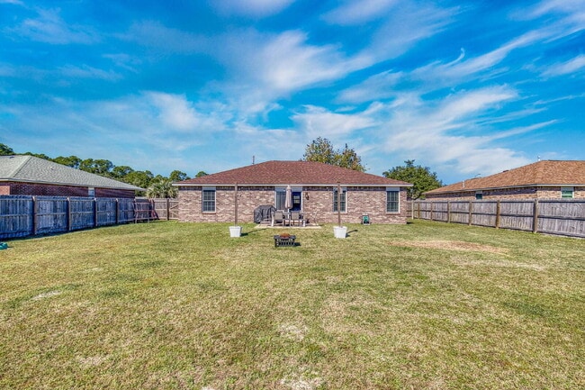 Building Photo - Pet Friendly 3-bedroom, 2-bath brick home with an office in southwest Pensacola