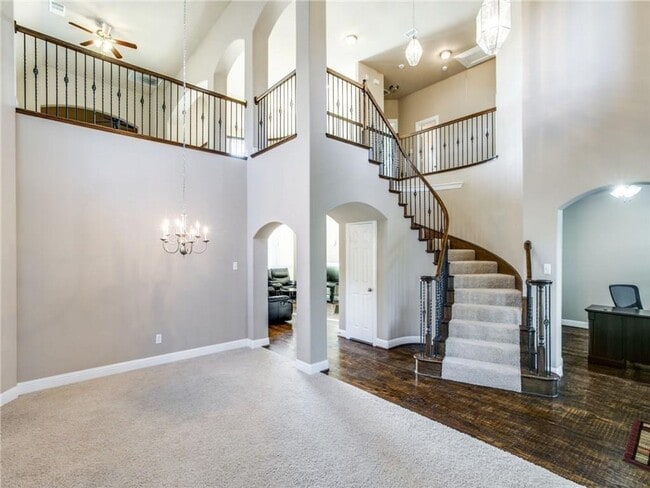 Building Photo - 1702 Tulare Dr