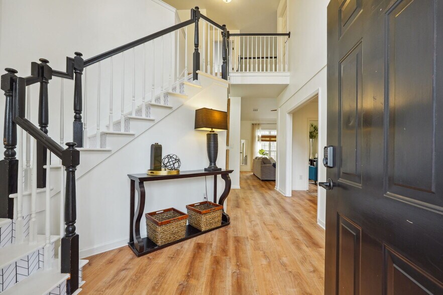 Building Photo - 135 Farr Lake Dr