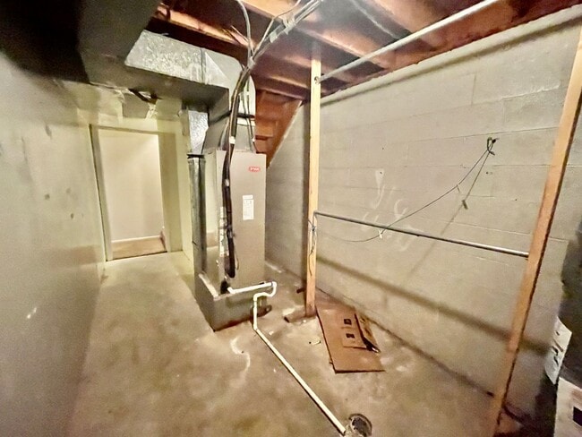 Building Photo - Sunny Dale Townhome
