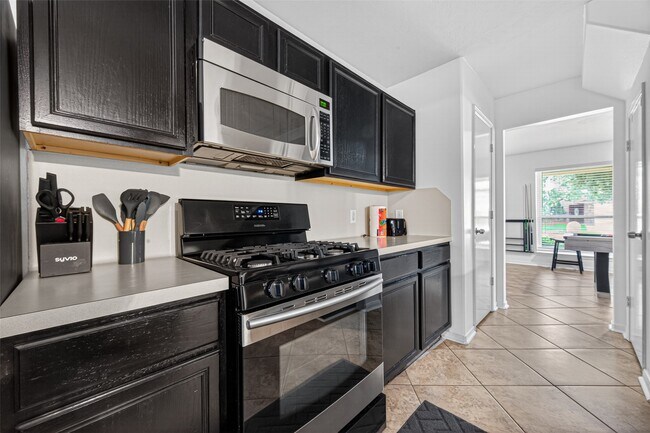 Building Photo - 22727 Tara Way Dr