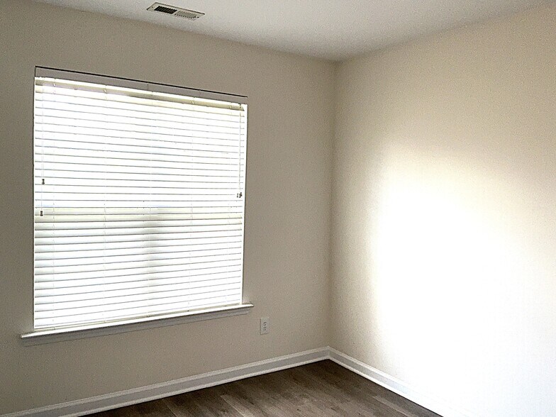 Building Photo - 612 Woodson Dr