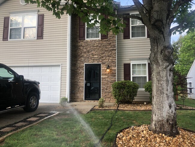 Primary Photo - 320 Westminster Dr