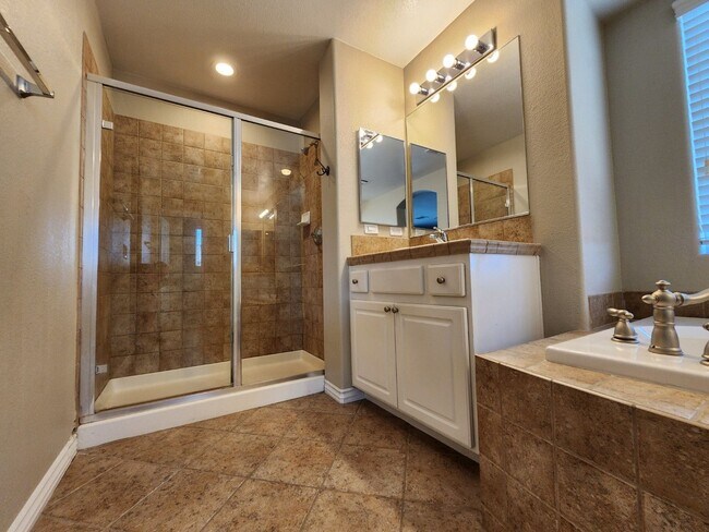 Building Photo - Beautiful Home in Summerlin
