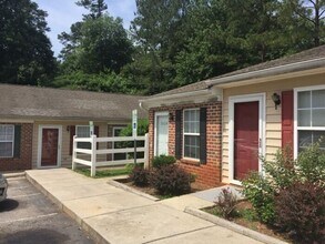 Building Photo - Perfectly sized 1 bedroom 1 bath