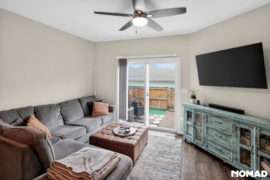 Building Photo - 4239 S Mobile Cir