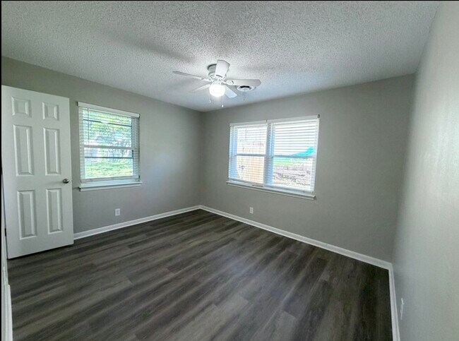 Building Photo - 1005 Idlewood Ave