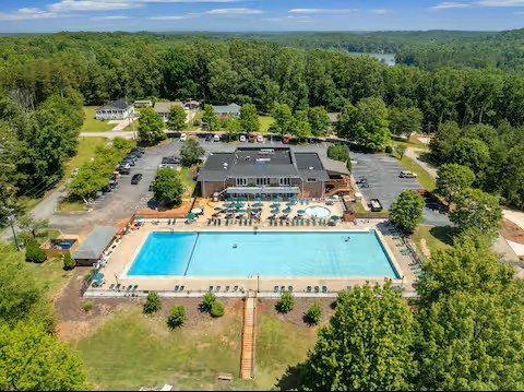 Building Photo - 201 Elm Dr