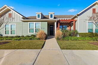 Building Photo - 1332 Square foot townhome in a beautiful community in Argyle, TX ready for lease.