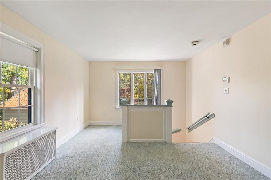 Building Photo - 6 Chase Ln