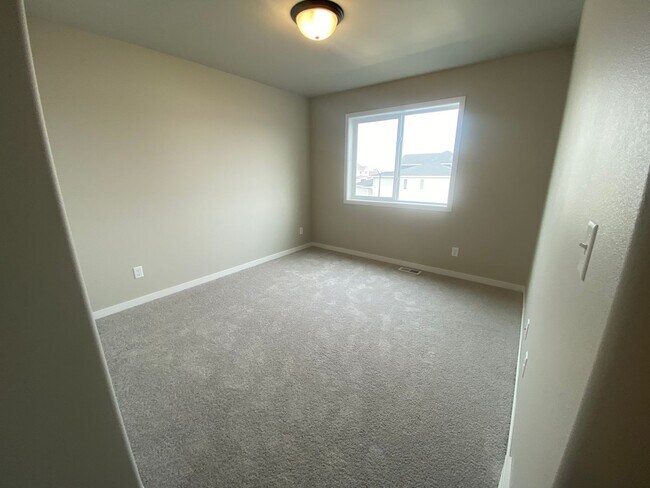 Building Photo - 2232 Griffin Dr S