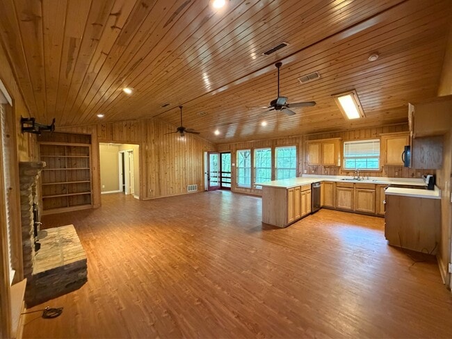 Building Photo - 261 County Rd