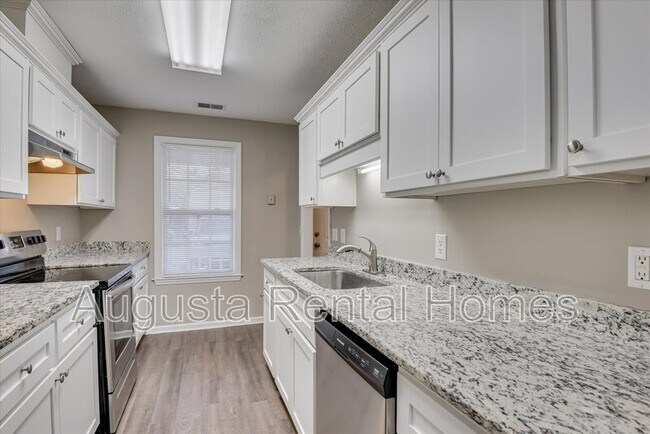 Building Photo - 108 Kelly Dr