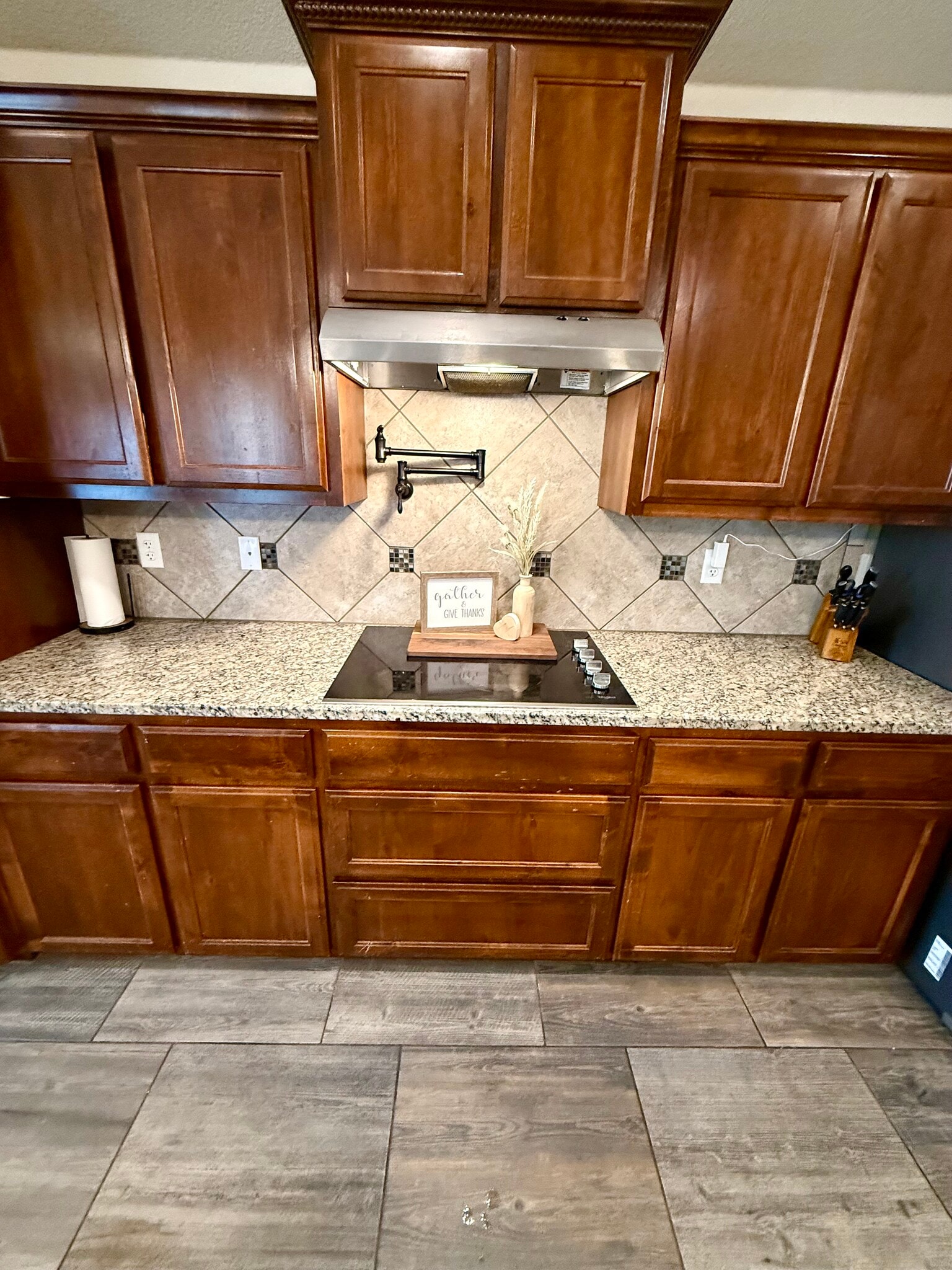 Building Photo - 3006 Crystal Ann Dr