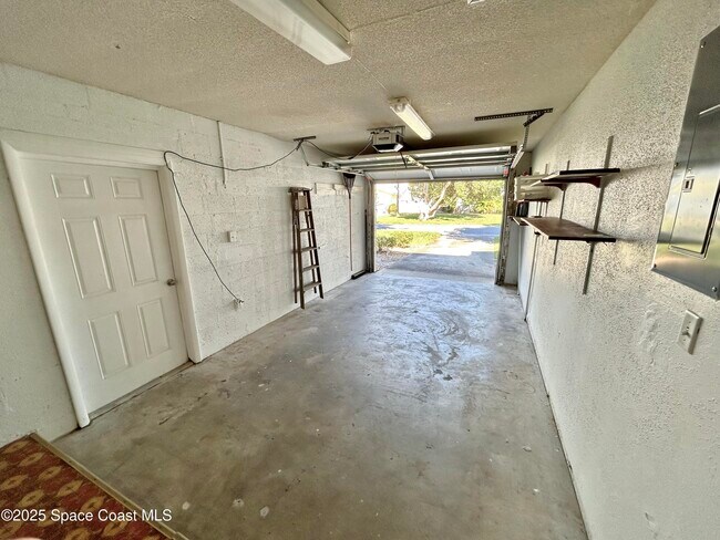 Building Photo - 401 Sea Horse Ave