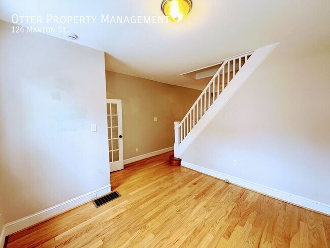 Building Photo - 126 Manton St