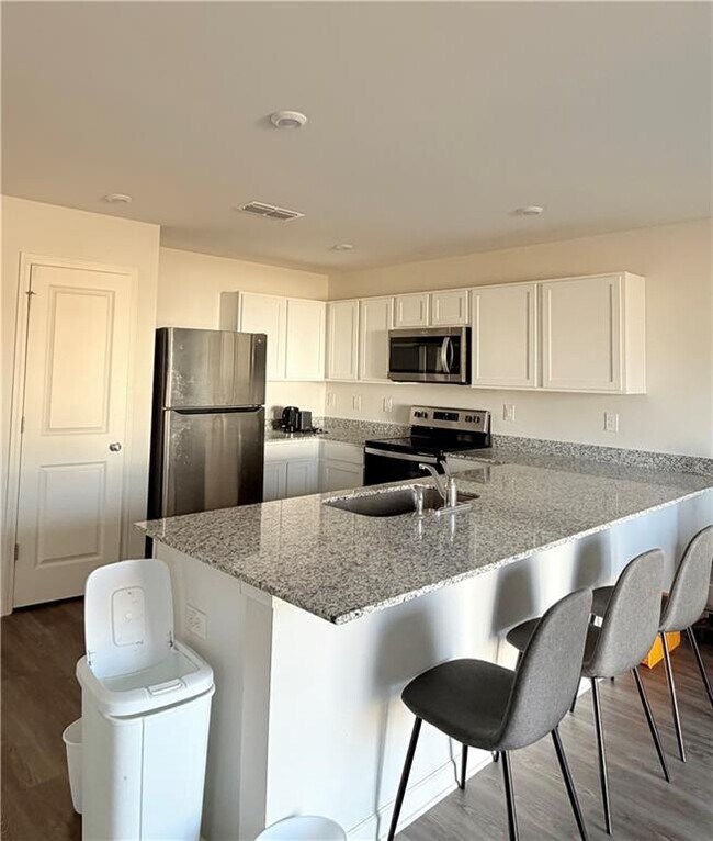 Building Photo - 620 Tudor St