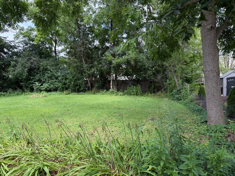 Private back yard with patio area - N89W15958 Main St