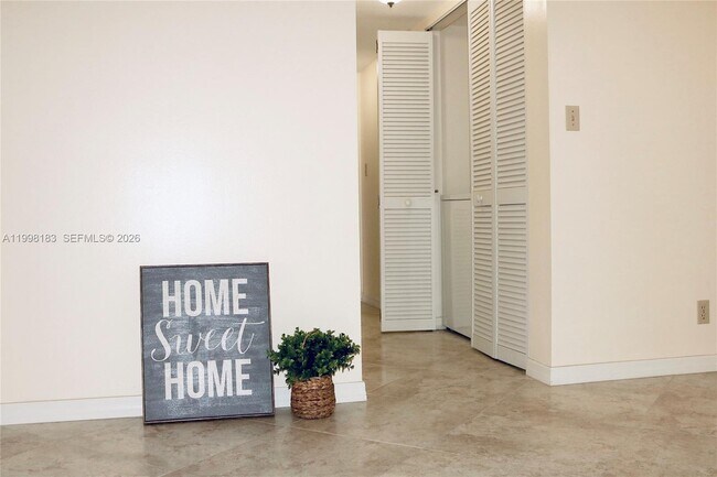 Building Photo - 401 Gardens Dr