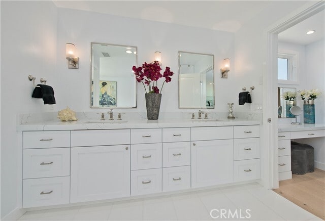 Building Photo - 16449 Tudor Dr