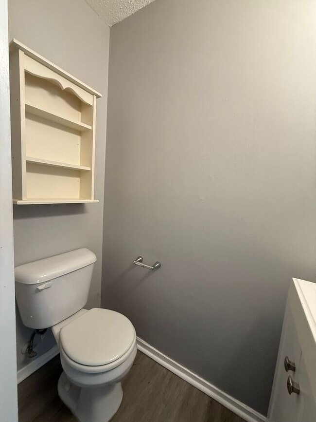 Building Photo - Cute and Convenient  South Nashville Townhouse near BNA and Woodbine - Renovated