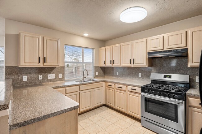 Building Photo - 13615 Ambrose St