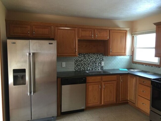 Building Photo - 3 bedroom, 1 full bath fully remodeled Ranch home in Parchment Schools