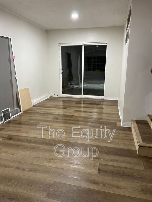 Building Photo - 786 E North Way