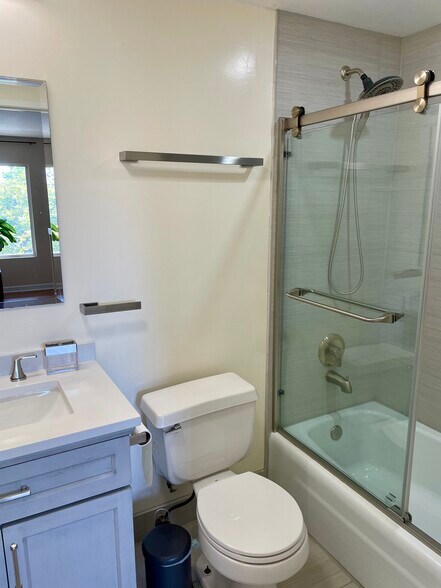 Bathroom 2 - 2742 Meadow Lark Dr