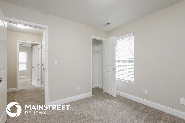 Building Photo - 1806 Savannas Run Dr