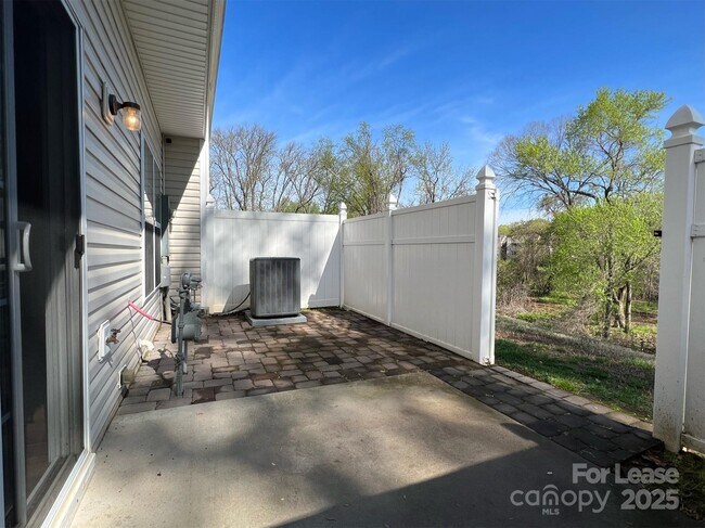 Building Photo - 12211 Stratfield Pl Cir