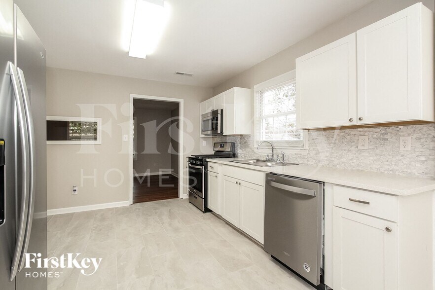 Building Photo - 3610 Bardot Dr