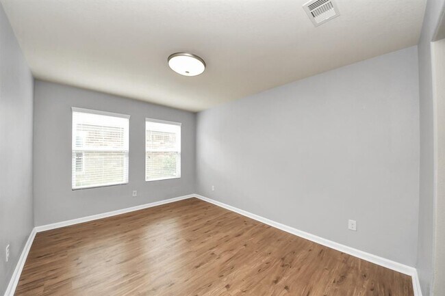 Building Photo - 9914 Swallow Dr