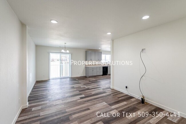 Building Photo - 2705 W Marina Dr