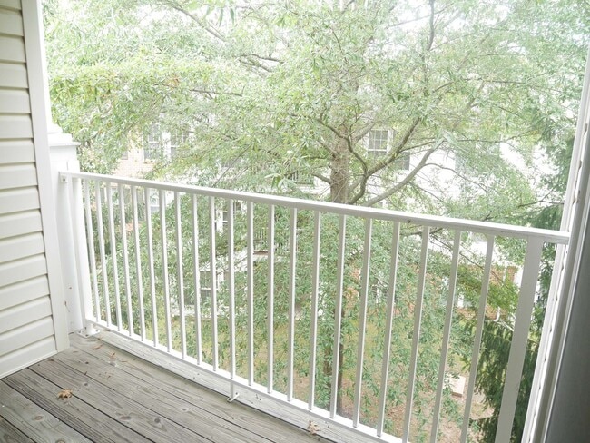 Building Photo - Spacious 2 Bedroom Condominium in Owings M...