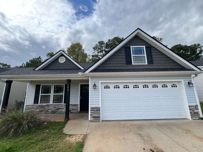 Building Photo - Spacious 3/2 Move In Ready Now!