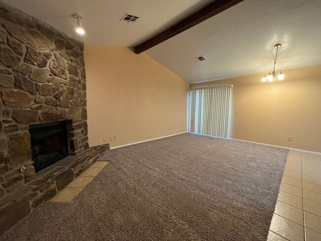 Building Photo - Broken Arrow duplex: 3 bedroom Duplex!