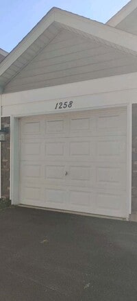 Building Photo - 1258 Cranbrook Dr