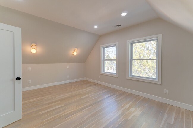 Building Photo - 123 Winchester Ave