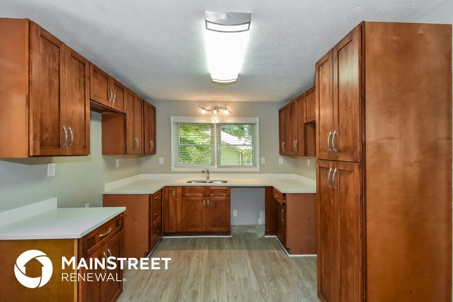 Building Photo - 4705 Jaybird Ln SW