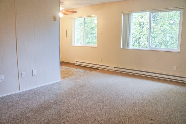 Building Photo - Top Floor 1 Bed in Buckman Neighborhood!